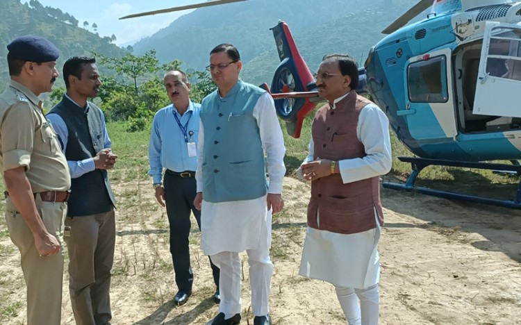 मुख्यमंत्री पुष्कर सिंह धामी ने चल रहे बचाव एवं राहत कार्यों का हवाई सर्वेक्षण कर जायजा लिया