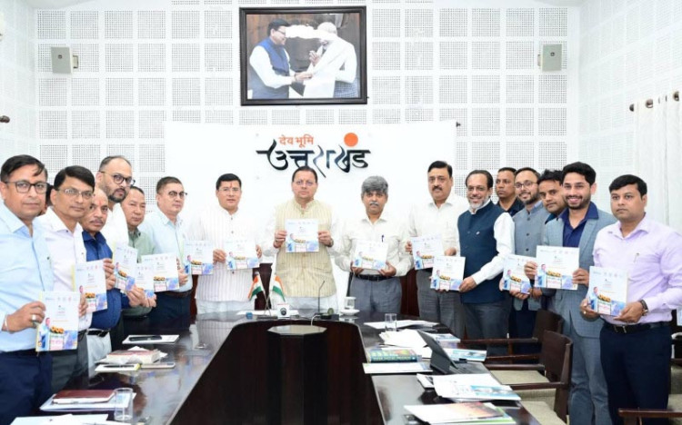सीएम धामी ने किया ‘सौर जागरूकता स्मारिका पुस्तिका’ का विमोचन
