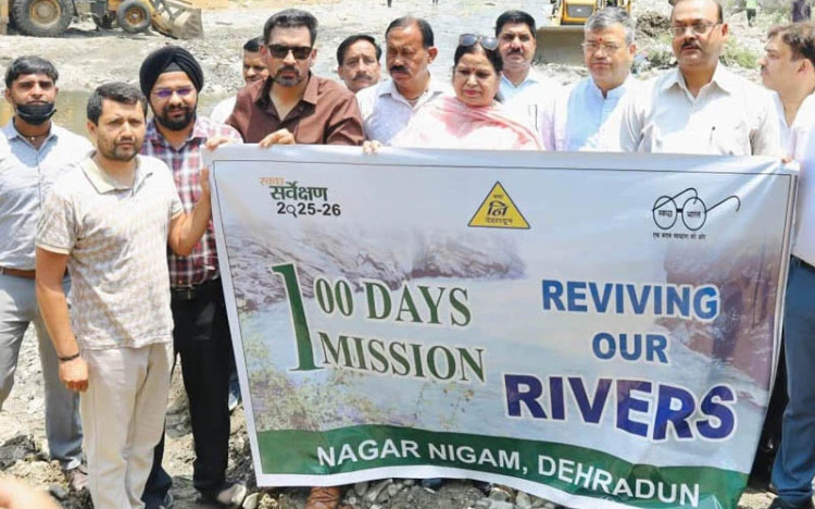 शहर में नदी-नालों की सफाई युद्धस्तर पर संचालित; डीएम उतरे मैदान में
