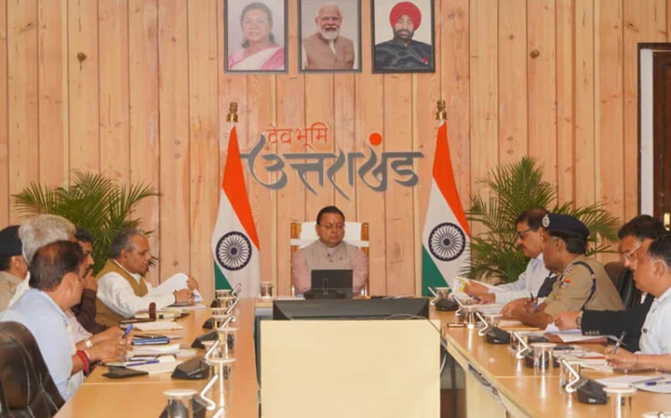 चारधाम यात्रा, मानसून और आपदा प्रबंधन की व्यापक समीक्षा, संवेदनशील क्षेत्रों में हेली सेवा और राहत संसाधन पूरी तरह तैनात रखने के निर्देश।