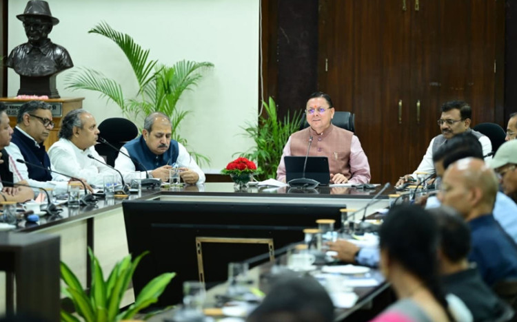 सीएम हेल्पलाइन 1905 पर लंबित शिकायतों के त्वरित निस्तारण के लिए विशेष अभियान चलाया जाए - मुख्यमंत्री