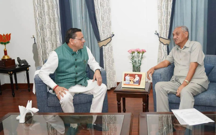 मुख्यमंत्री धामी ने पूर्व मुख्यमंत्री विजय बहुगुणा से की शिष्टाचार भेंट, राज्यहित पर चर्चा