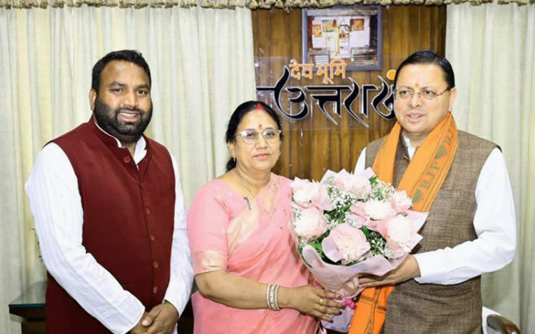 मुख्यमंत्री पुष्कर सिंह धामी ने पूर्व मुख्यमंत्री संग प्रदेश विकास विषयों पर की महत्वपूर्ण चर्चा