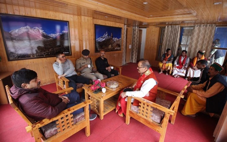 सचिव मुख्यमंत्री डॉ. आर मीनाक्षी सुंदरम ने यमुनोत्री और गंगोत्री धाम की यात्रा व्यवस्थाओं की समीक्षा बैठक की