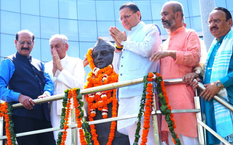 मुख्यमंत्री धामी ने हेमवती नंदन बहुगुणा को जयंती पर श्रद्धांजलि दी