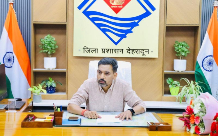 देहरादून को मिला नया नेतृत्व : डॉ. आशीष चौहान ने संभाली जिलाधिकारी की कमान