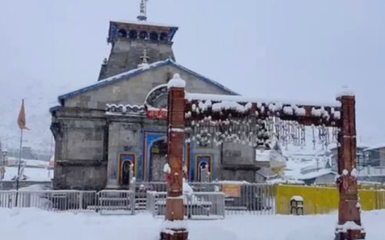 Kedarnath: भारी बर्फबारी से केदारनाथ में तैयारियों में बाधा, 22 अप्रैल को खुलने हैं कपाट