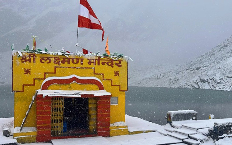 लोकपाल लक्ष्मण मंदिर के द्वार खुले, गोविंदघाट से पहला जत्था रवाना, कल खुलेंगे हेमकुंड साहिब के कपाट