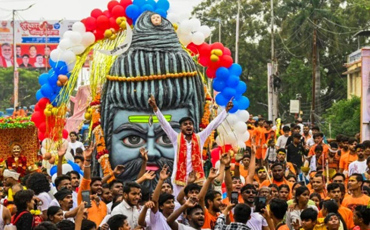 Kanwar Yatra: हरिद्वार से शुरू हुई आस्था की महायात्रा, गंगाजल लेकर निकले शिवभक्त, बम-बम भोले के जयघोष की गूंज